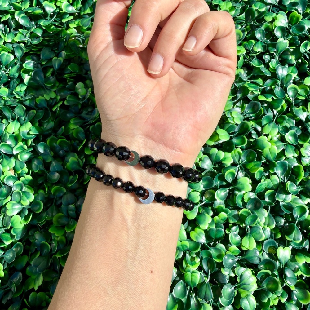 🌙 Black Onyx & Crescent Moon Charm Bracelet (one) - Picture 2 of 6